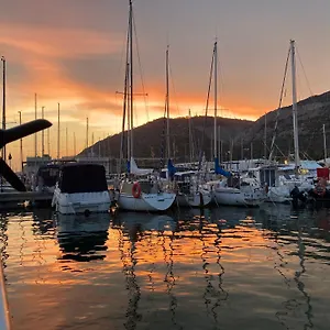 Experience Fantastique De Berce Par La Pres De Barcelone Bateau-hôtel Castelldefels